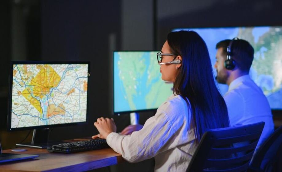 Mapping Midnight Migrations, How Engineers at the Cornell Lab of Ornithology Built an AI Tracking Network