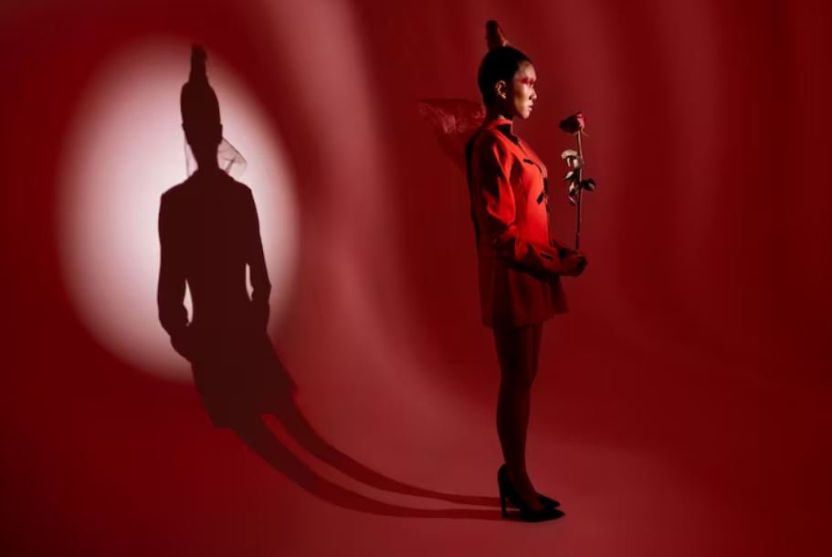 power of the silhouette, why modern masters are intentionally embracing dramatic shadows over full detail